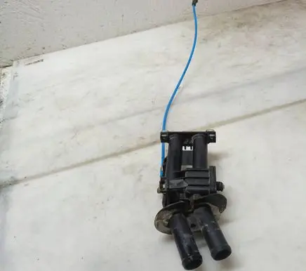 Volkswagen II LT Coolant heater control valve 013225