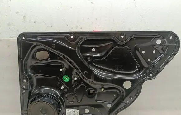 Volkswagen PASSAT B7 Rear window lifting mechanism without motor 3AA839756 4710 929913100