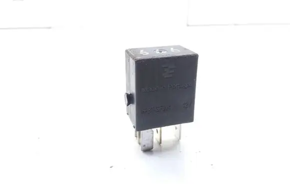 Volkswagen Golf VI Hazard warning light relay 4H0951253C V23374A1001X010