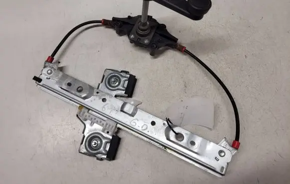 Rear door manual window regulator
