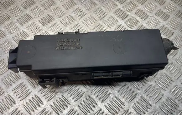 Jeep Liberty Fuse box set APGS1144Y0011 4W277729 2952250