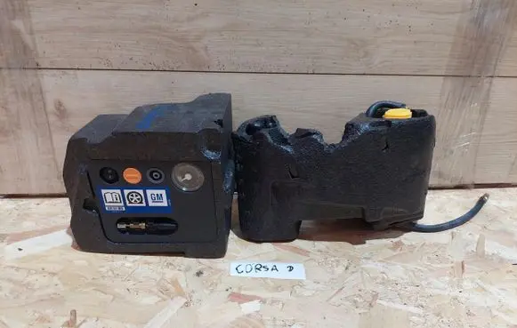 Opel Corsa D Spare wheel mounting bracket 