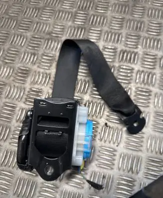 Mercedes-Benz A W176 Front seatbelt 3063559 307492399228 KR1DK343GY