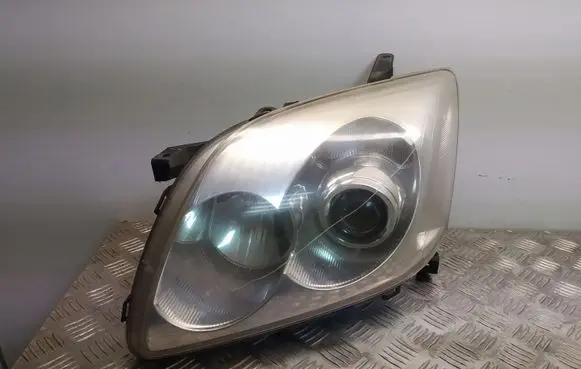 Toyota Avensis T250 Headlight/headlamp