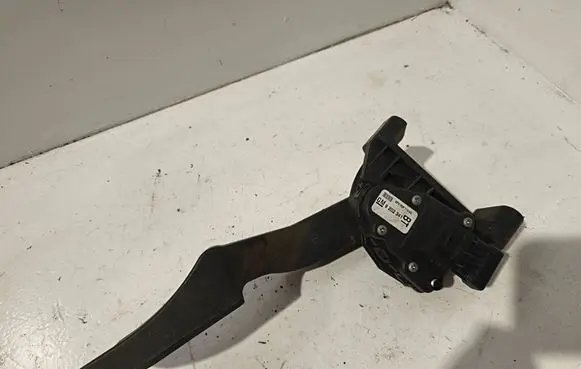 Opel Zafira B Accelerator throttle pedal 6PV00811400 9202341