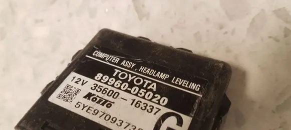 Toyota Avensis T250 Light module LCM 8996005020 3560016337