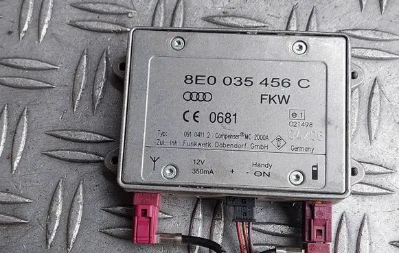 Audi A4 S4 B7 8E 8H Antenna control unit 8E0035456C 09104112