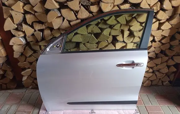 KIA Niro Front door