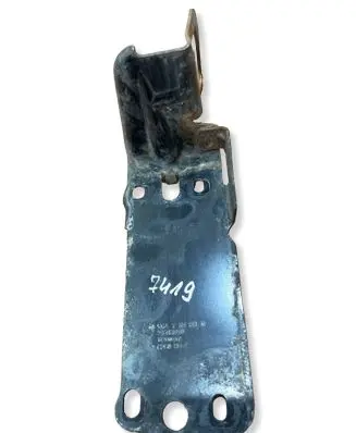 BMW 3 E90 E91 Radiator mount bracket 7117811