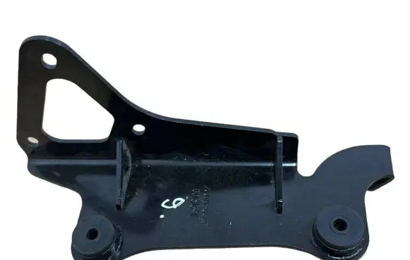 McLaren MP4 12c Intercooler pipe mounting bracket 00131691