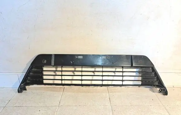 Toyota Auris E180 Front bumper lower grill 5311202390 024102040
