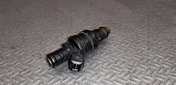 Audi A6 S6 C5 4B Fuel injector 0280150921
