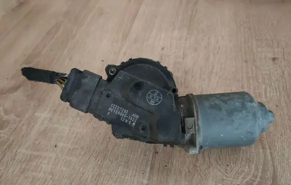 Opel Insignia A Wiper motor 13227393