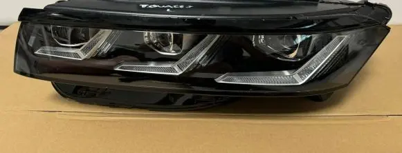 Volkswagen Touareg III Headlight/headlamp 761941081D