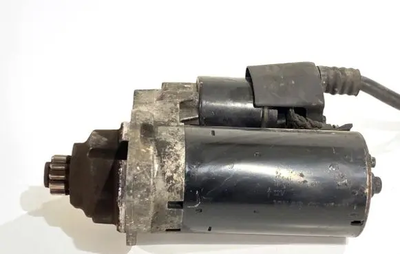 Volkswagen Golf V Starter motor 02Z911023F