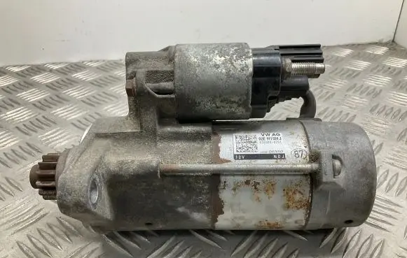Volkswagen PASSAT B8 Starter motor 02E911024J