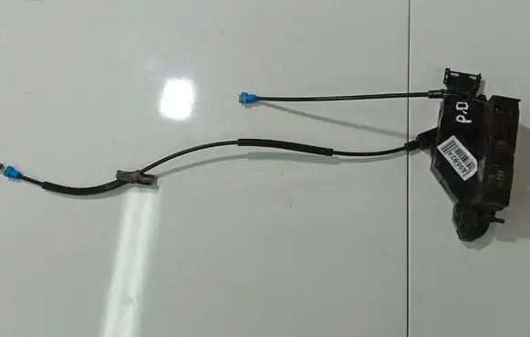 Citroen C4 I Picasso Front door lock 24094158