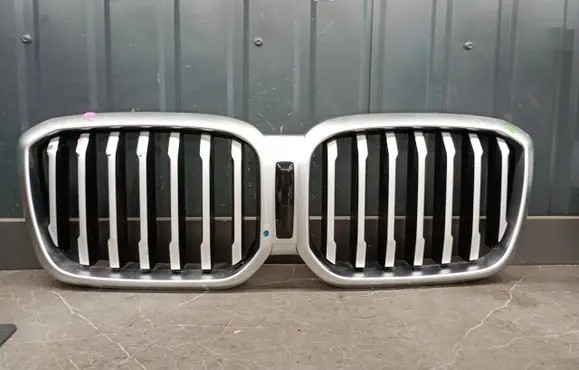 BMW X3 G01 Front bumper upper radiator grill 10627111