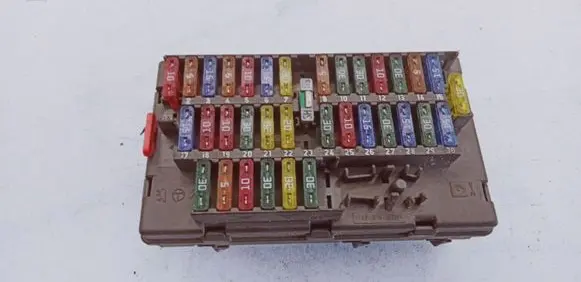 Peugeot Expert Fuse module 9631527980