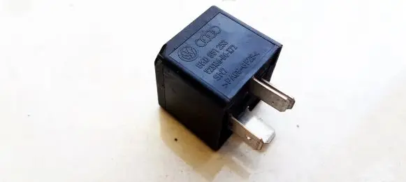 Audi A5 8T 8F Other relay 8K0951253 V23136-B6-X72