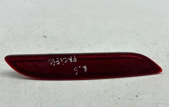 Chrysler Pacifica Rear tail light reflector 68230394AA 430460 29072016