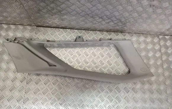 Toyota Auris E180 (D)pillar trim (top) 