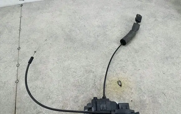 Renault Megane III Rear door lock 825028873R