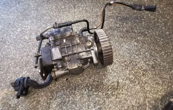 Skoda Octavia Mk1 (1U) Fuel injection high pressure pump 038130107D