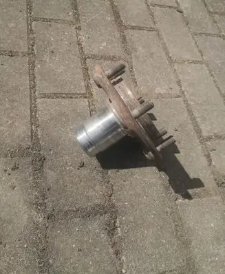 Toyota Land Cruiser (HDJ90) Front wheel hub