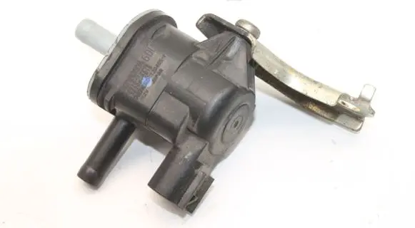 Toyota Auris E180 Engine mount vacuum valve 9091012275