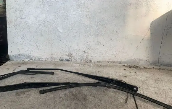Skoda Karoq Front wiper blade arm 576955409