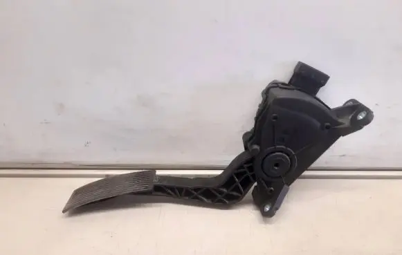 Nissan Navara D40 Accelerator throttle pedal 18002EB400