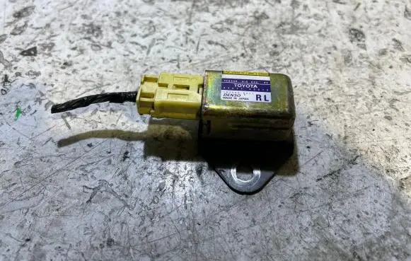 Toyota Land Cruiser (J120) Airbag deployment crash/impact sensor 8983360010 1879000471