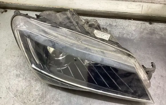 Skoda Superb B8 (3V) Headlight/headlamp 3V1941016B