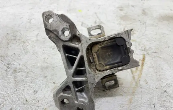 Peugeot 407 Engine mount bracket 326B96