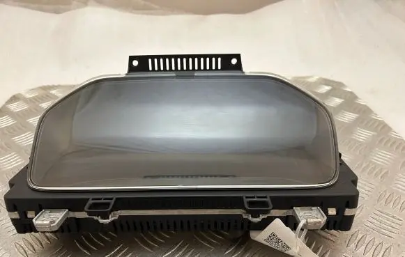 Volvo XC90 Speedometer (instrument cluster) 31499680