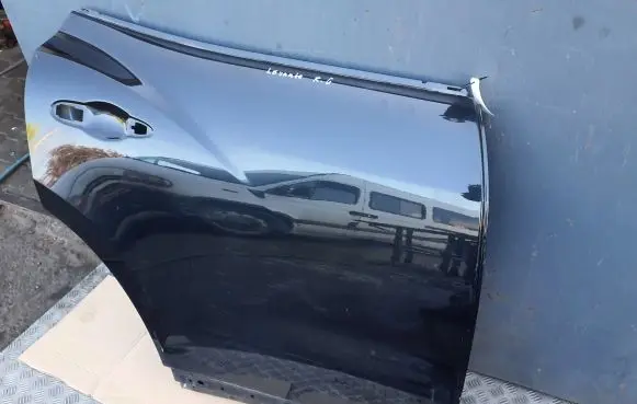 Maserati Levante Rear door