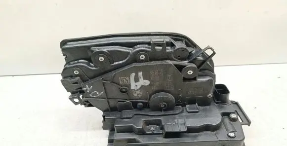 BMW 2 F46 Front door lock 7281937 51217281937