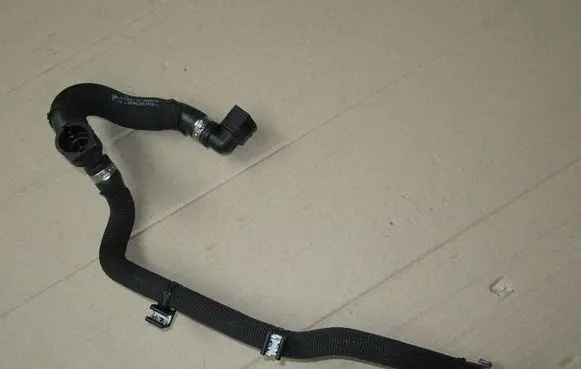 Engine coolant pipe/hose