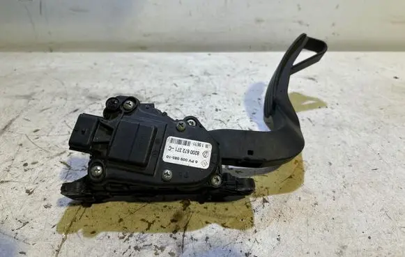Renault Master III Accelerator throttle pedal 6PV00908510 8200672371C