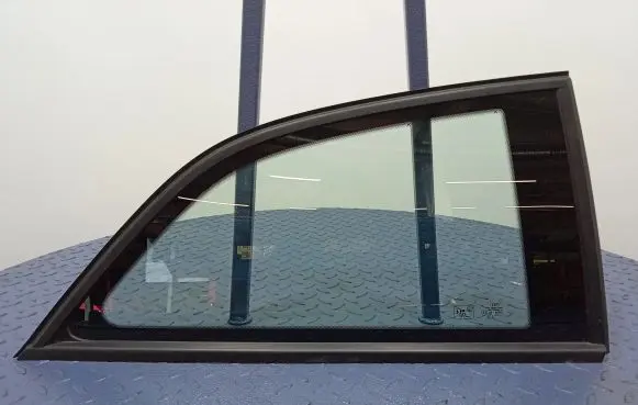 Rear side window