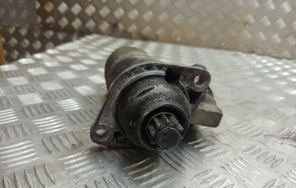 Volkswagen PASSAT B5 Starter motor
