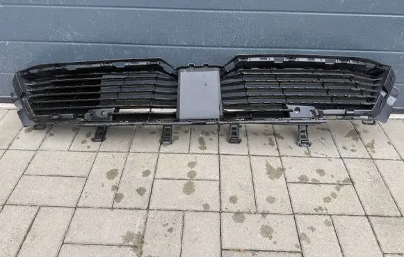 Peugeot 308 Front bumper lower grill 9845660680