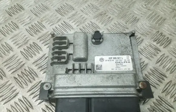 Skoda Fabia Mk2 (5J) Engine control unit/module ECU 03P906021L 03P906021AN