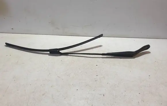 Volvo XC60 Front wiper blade arm 30753525