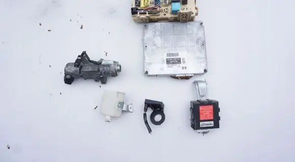 Toyota Avensis T250 Engine ECU kit and lock set 