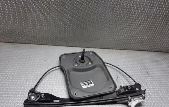Rear door manual window regulator