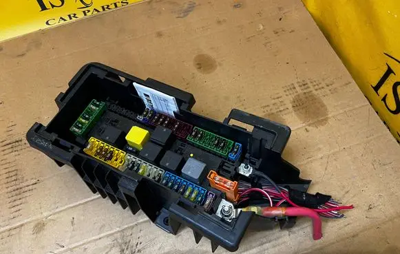 Mercedes-Benz GL X166 Relay mounting block A1669061202