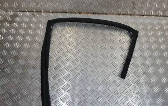 Nissan Juke II F16 Rubber seal rear door PU8696