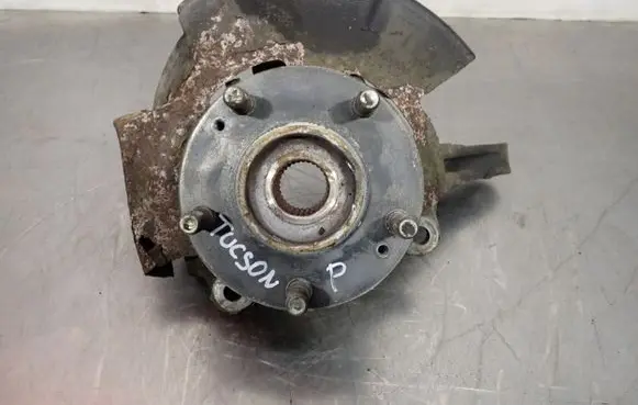 Hyundai Tucson JM Front wheel hub spindle knuckle